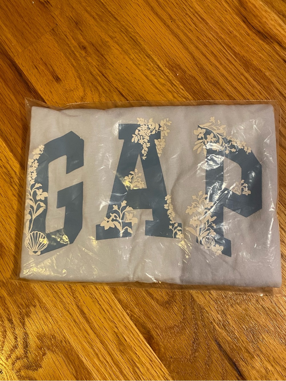 GAP Blue short sleeve tee shirt with floral seashell designs and GAP logo